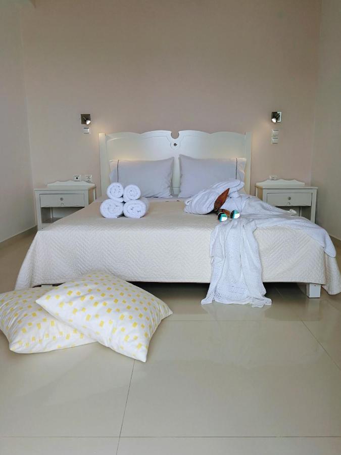 Eight Dimensions Capari Suites Elafonisos Room photo