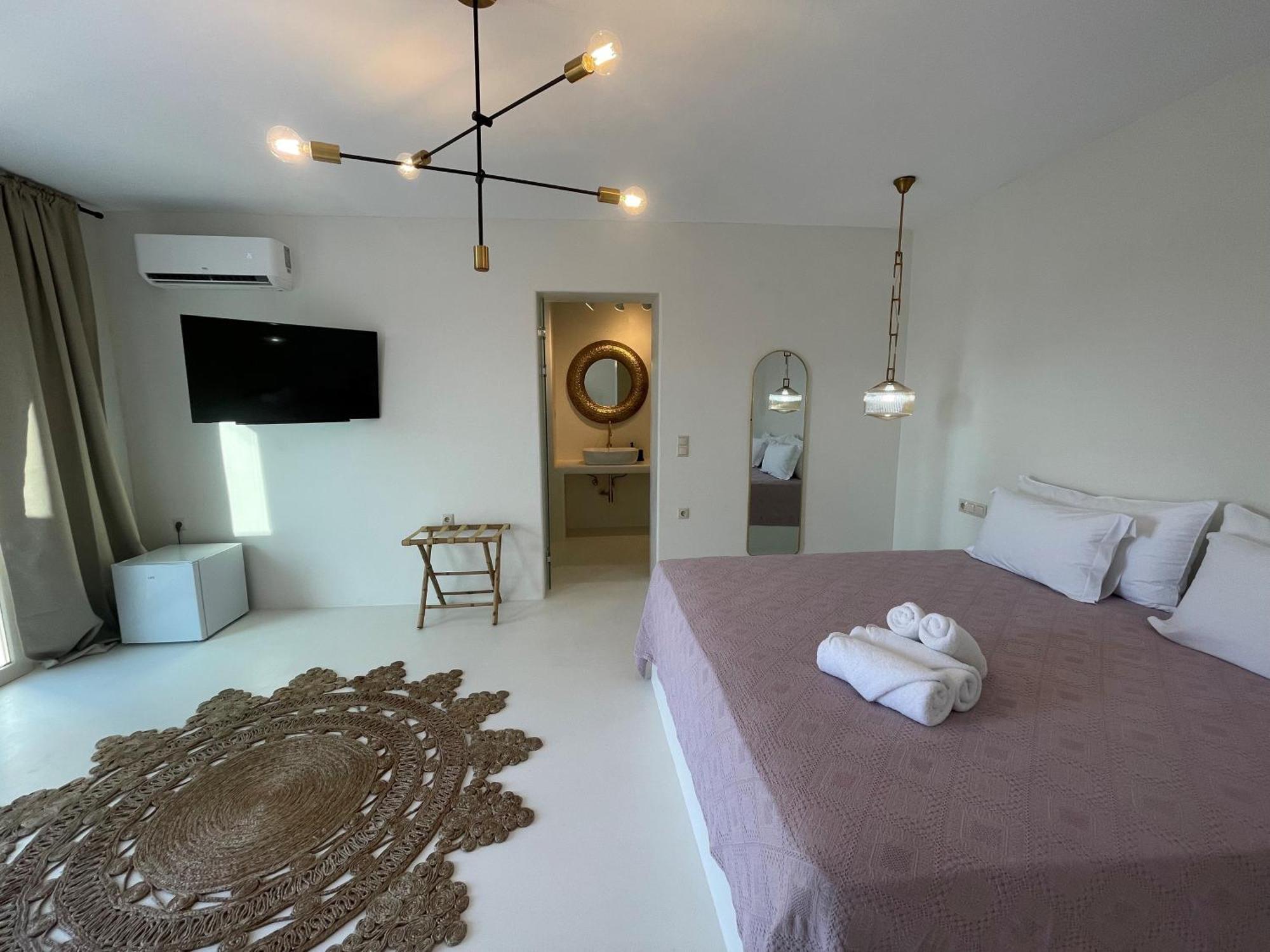 Eight Dimensions Capari Suites Elafonisos Room photo
